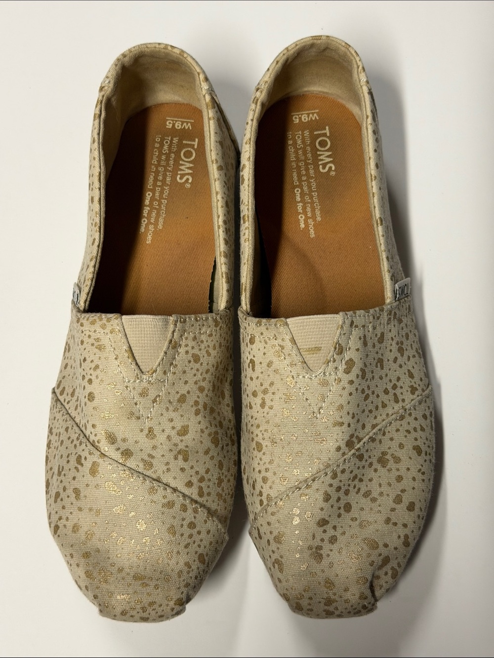 TOMS Beige Canvas Slip-On Flats with Gold Speckle women’s size 9.5